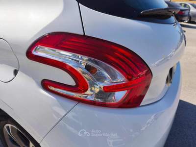 Peugeot 208 1° serie PureTech 82 3 porte Active Bianco usata Milazzo