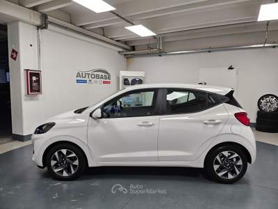 Hyundai i10 1.0 mpi Connectline 63cv Arancione usata Lonato del Garda