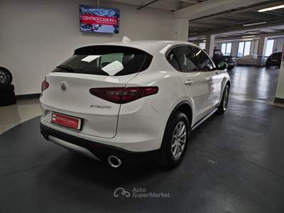 Alfa Romeo Stelvio 2.2 t Business Q4 210cv auto Bianco usata Lonato del Garda