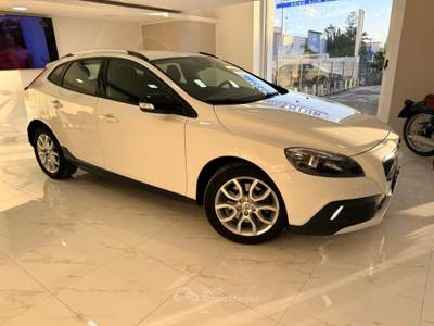 Volvo V40 Cross Country D2 Geartronic Bianco usata MASSAFRA