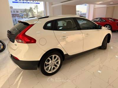 Volvo V40 Cross Country D2 Geartronic Bianco usata MASSAFRA