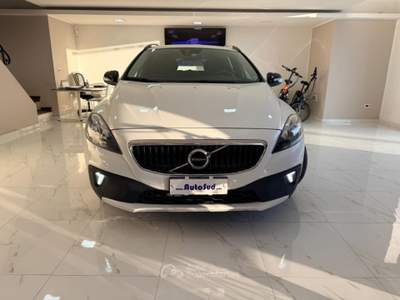 Volvo V40 Cross Country D2 Geartronic Bianco usata MASSAFRA