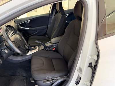 Volvo V40 Cross Country D2 Geartronic Bianco usata MASSAFRA