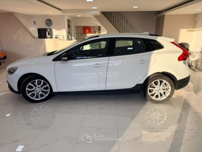 Volvo V40 Cross Country D2 Geartronic Bianco usata MASSAFRA