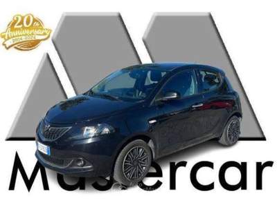 Lancia Ypsilon 5p. Neopatentati 1.0 hybrid Gold tg: GK578ZB Nero usata Basiliano
