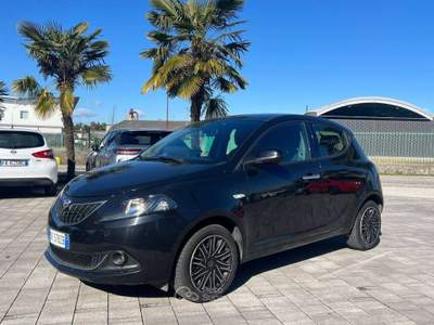 Lancia Ypsilon 5p. Neopatentati 1.0 hybrid Gold tg: GK578ZB Nero usata Basiliano