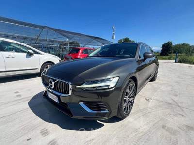 Volvo V60 V60 II 2019 2.0 t8 te Inscription awd - FV100GX Nero usata Basiliano