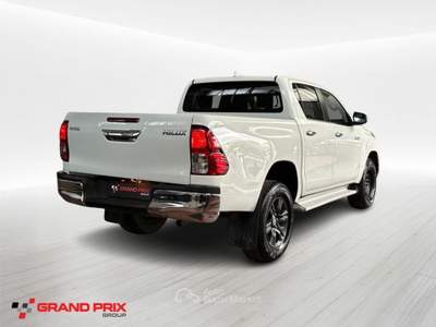 Toyota Hilux 2.4 D-4D A/T 4WD 4 porte Double Cab Lounge Bianco usata Castenaso