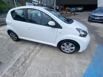 Toyota Aygo 1.0 12V VVT-i 5 porte Lounge MMT Bianco usata Napoli