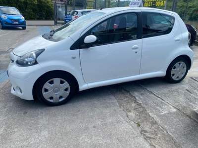 Toyota Aygo 1.0 12V VVT-i 5 porte Lounge MMT Bianco usata Napoli