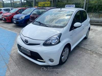 Toyota Aygo 1.0 12V VVT-i 5 porte Lounge MMT Bianco usata Napoli