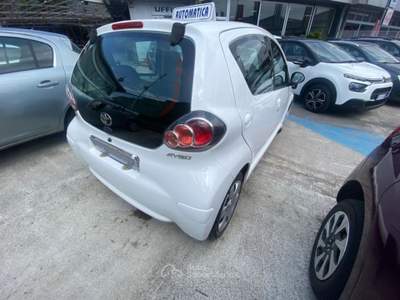 Toyota Aygo 1.0 12V VVT-i 5 porte Lounge MMT Bianco usata Napoli