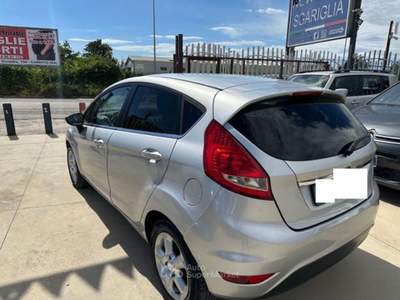 Ford Fiesta 5 porte Bz.- GPL Titanium Grigio usata Qualiano