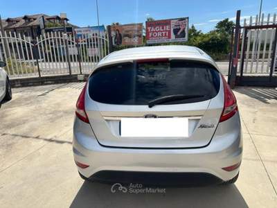 Ford Fiesta 5 porte Bz.- GPL Titanium Grigio usata Qualiano