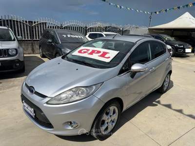 Ford Fiesta 5 porte Bz.- GPL Titanium Grigio usata Qualiano