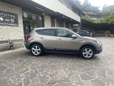 Nissan Qashqai DPF 4WD Tekna Grigio usata Perugia