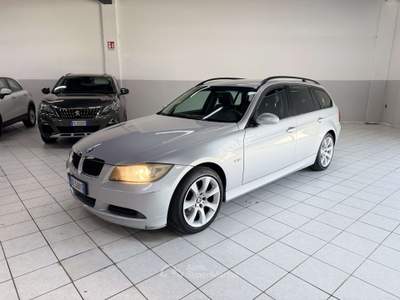 BMW Serie 3 320d 320 320d Touring Eletta Grigio usata Fontanella