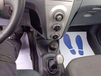 Toyota Yaris Yaris II 2009 5p 1.0 Now VVT-I Argento usata Guidizzolo
