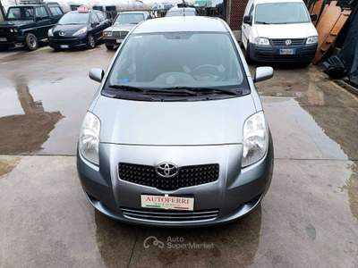 Toyota Yaris Yaris II 2009 5p 1.0 Now VVT-I Argento usata Guidizzolo