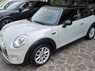 MINI Cooper Cooper D LED NAVI HARMAN KARDON PDC Argento usata Serravalle