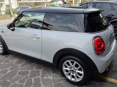 MINI Cooper Cooper D LED NAVI HARMAN KARDON PDC Argento usata Serravalle