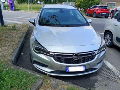 Opel Astra Acquistata da un rientro noleggio lungo termine Grigio usata Opera