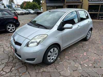Toyota Yaris 5 porte Luxury pack usata Arcene