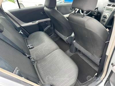 Toyota Yaris 5 porte Luxury pack usata Arcene
