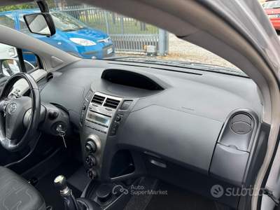Toyota Yaris 5 porte Luxury pack usata Arcene