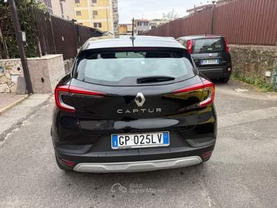Renault Captur Mild Hybrid 140 CV Techno Nero usata Napoli