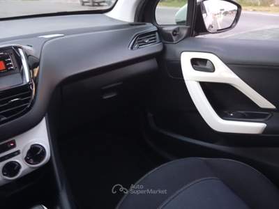 Peugeot 208 Peugeot 208 1.2 Benzina 75 CV – 70.000 km – 2018 – Euro 6 Nero usata Grugliasco