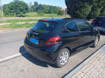 Peugeot 208 Peugeot 208 1.2 Benzina 75 CV – 70.000 km – 2018 – Euro 6 Nero usata Grugliasco