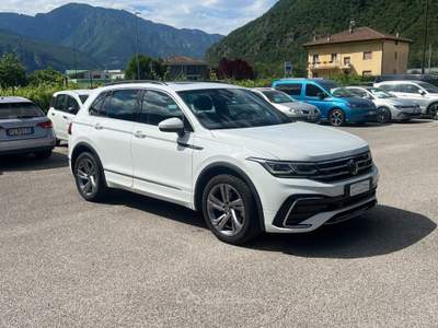 Volkswagen Tiguan 2.0 TDI 150 CV SCR DSG R-Line Bianco usata Ala