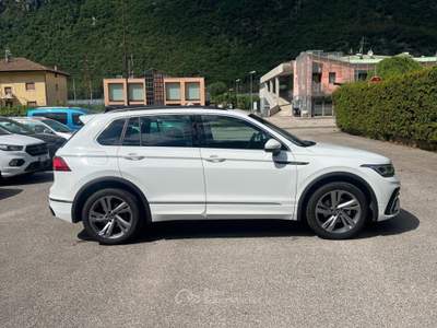 Volkswagen Tiguan 2.0 TDI 150 CV SCR DSG R-Line Bianco usata Ala