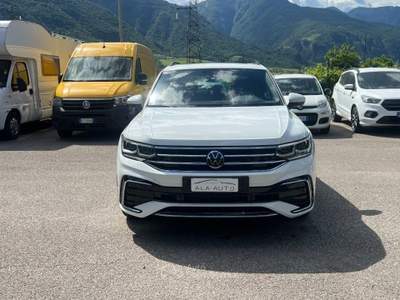 Volkswagen Tiguan 2.0 TDI 150 CV SCR DSG R-Line Bianco usata Ala