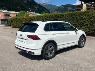 Volkswagen Tiguan 2.0 TDI 150 CV SCR DSG R-Line Bianco usata Ala