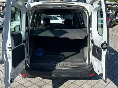 Dacia Dokker 75CV Serie Speciale Lauréate Family Bianco usata Teano