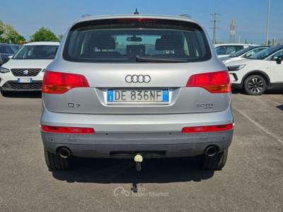 Audi Q7 Q7 I 2006 3.0 V6 tdi quattro tiptronic DE836NF Argento usata Basiliano