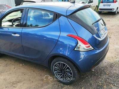 Lancia Ypsilon NEOPATENTATI 1.0 firefly hybrid Gold TG : GL734FA Blu/Azzurro usata Basiliano