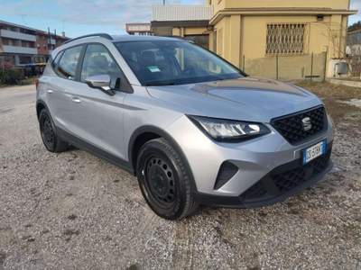 Seat Arona NEOPATENTATI Arona 2022 1.0 TSI 95cv tg: GS576NT Nero usata Basiliano