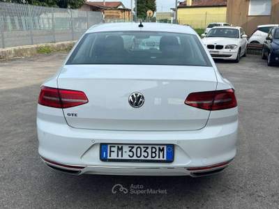 Volkswagen Passat Passat VIII 2015 Berlina 1.4 phev GTE dsg -FM303BM Bianco usata Basiliano