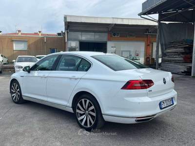 Volkswagen Passat Passat VIII 2015 Berlina 1.4 phev GTE dsg -FM303BM Bianco usata Basiliano