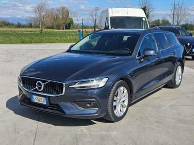 Volvo V60 V60 2.0 b4 Momentum Business Pro auto - GH525JF Nero usata Basiliano