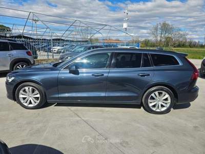 Volvo V60 V60 2.0 b4 Momentum Business Pro auto - GH525JF Nero usata Basiliano