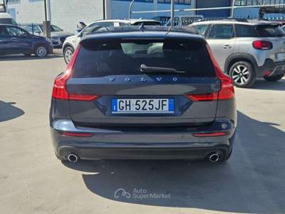 Volvo V60 V60 2.0 b4 Momentum Business Pro auto - GH525JF Nero usata Basiliano