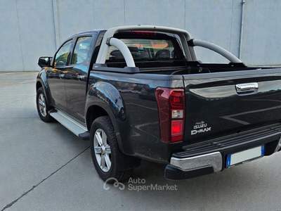 Isuzu D-Max 2.5 Crew Cab Solar Plus 4WD Nero usata Cassacco