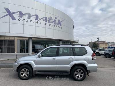 Toyota Land Cruiser 3.0 D-4D 16V cat 5 porte automatico 4X4 Argento usata San Vendemiano