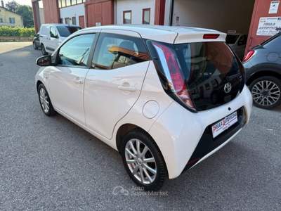 Toyota Aygo 1.0 VVT-i 69 CV 5 porte x-clusiv Bianco usata Villorba