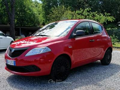 Lancia Ypsilon Ecochic hybrid Rosso usata Soiano del Lago