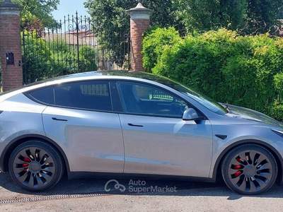 Tesla Model Y null usata Scandiano